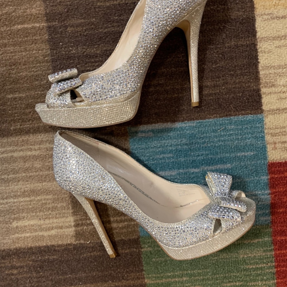 I.N.C. Vernaa Rhinestone Bow Platform Pumps